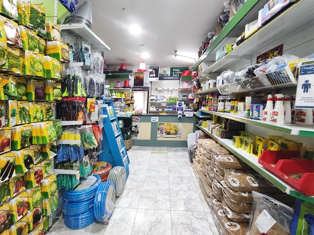 Venta de piensos y productos de jardinería